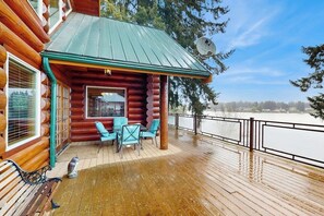 Outdoor dining - Dog-Friendly lakefront home with dock, kayaks & game room (Olympia)