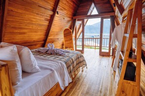 One Bedroom Suite Villa Lake View | Desk, free WiFi, bed sheets - The Dewi Tasik Kintamani (Kintamani)