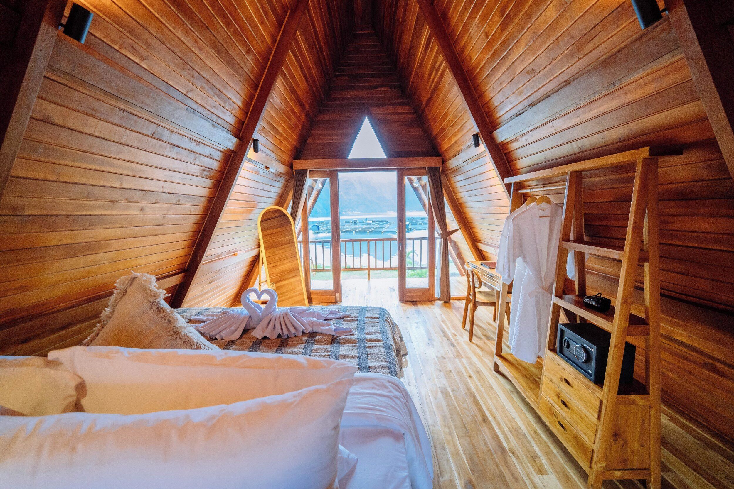 Suite, Lake View | Meja, Wi-fi percuma, cadar katil 