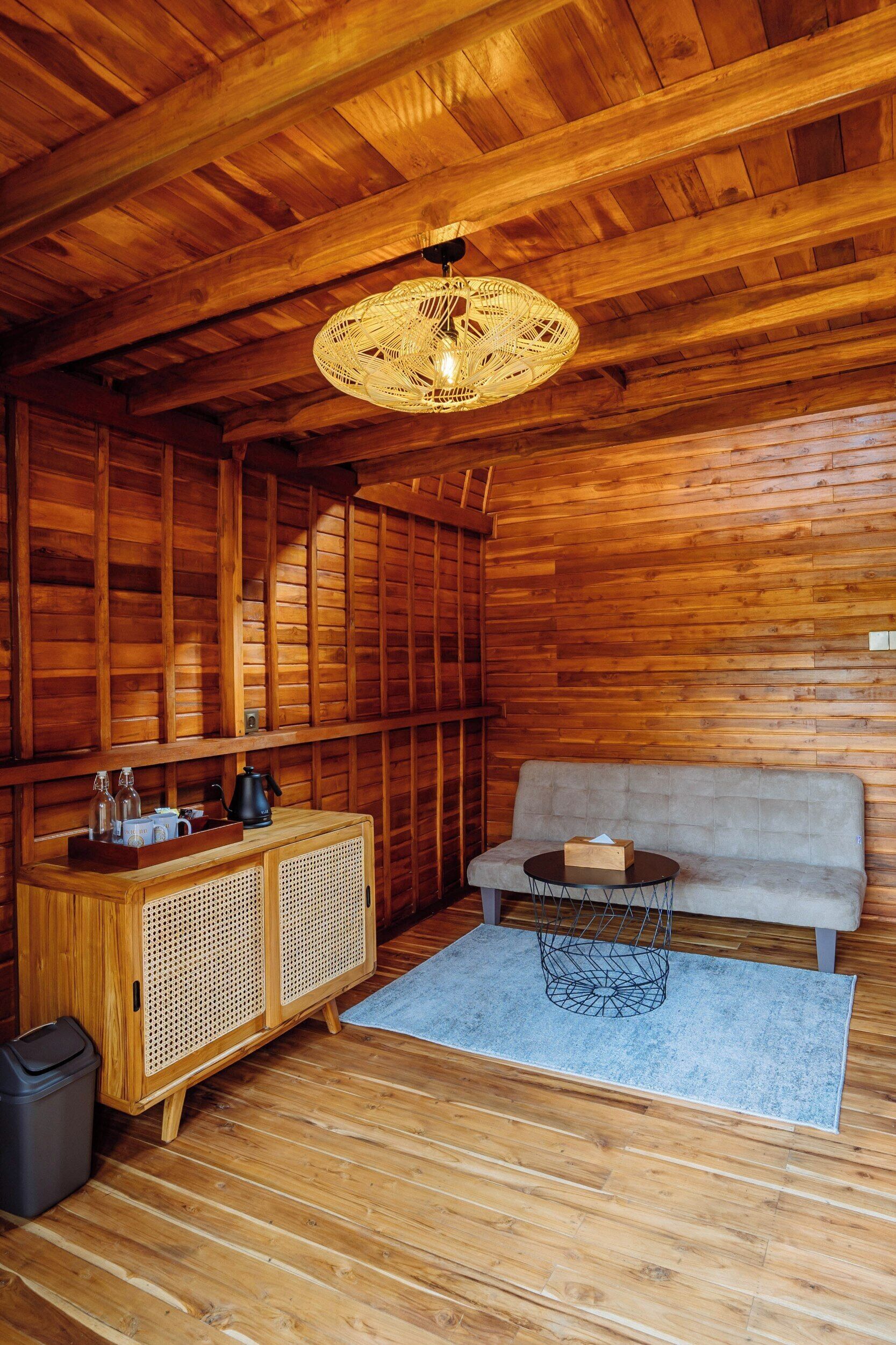 Lumbung Villa | Desk, free WiFi, bed sheets