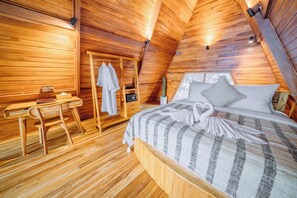 Suite, vistas al lago | Escritorio, wifi gratis, ropa de cama