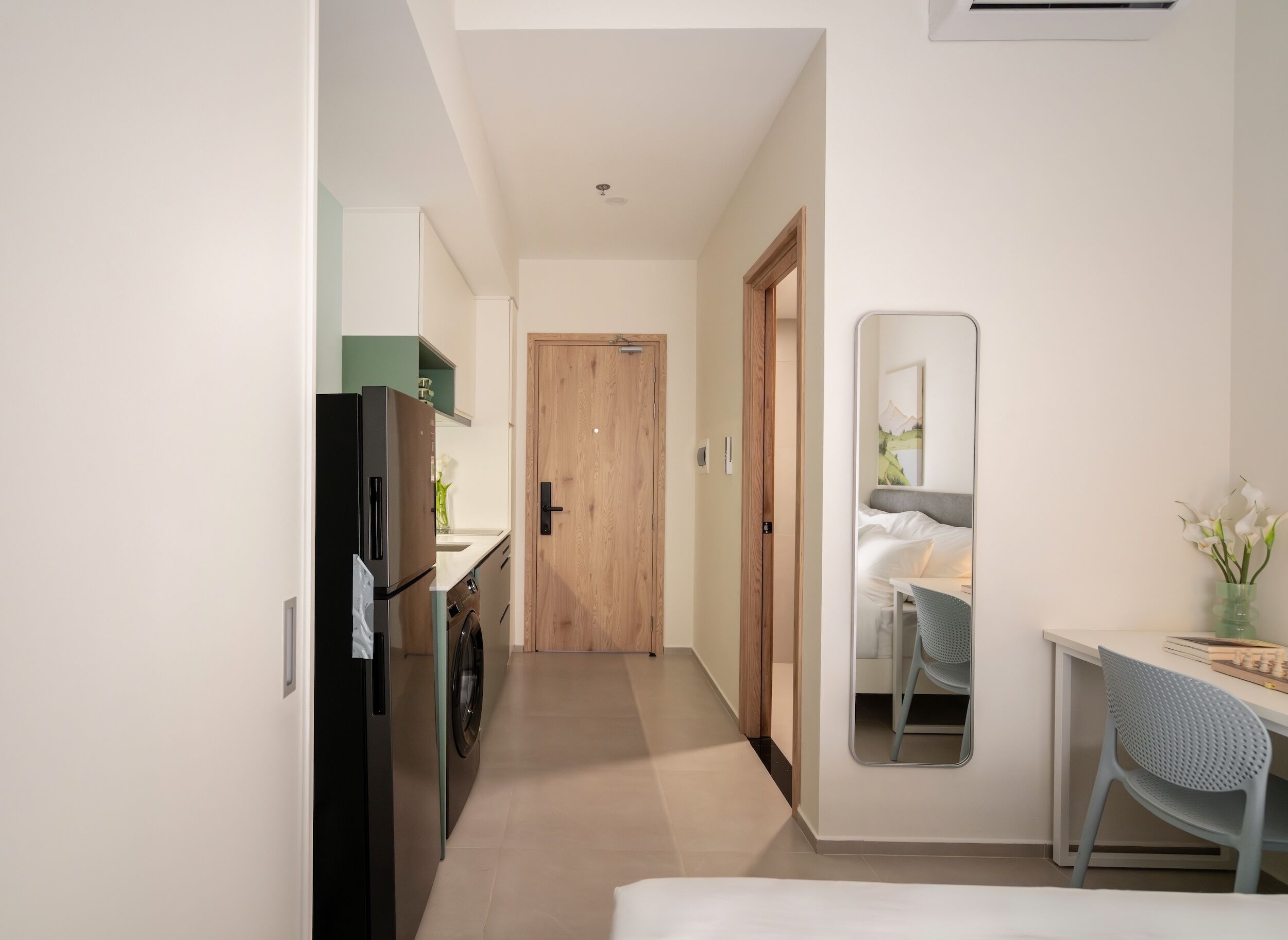 Estudio Deluxe | Ropa de cama hipoalergénica y caja de seguridad en la habitación 