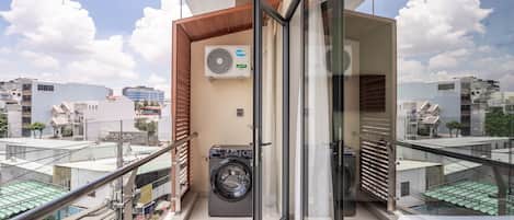 Estudio Deluxe, vista a la ciudad | Vista del balcón