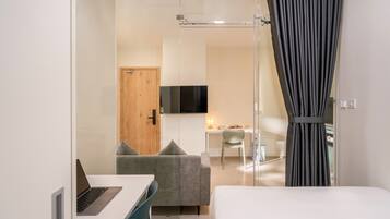Studio, 2 Double Beds | Hypo-allergenic bedding, in-room safe, desk, laptop workspace