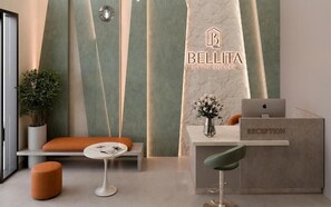 Coin salon dans le hall