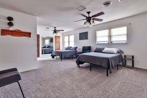 Desk, iron/ironing board, WiFi, bed sheets