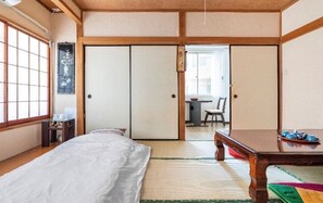 2 slaapkamers, een strijkplank/strijkijzer, wifi, beddengoed