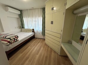 2 bedrooms, iron/ironing board, WiFi, bed sheets - High-quality Japanese modern private accommodation! Experience staying in a shopping district! Japanese/Western style room & bed! Good access to Disney! Free parking! (Shimoshinozakimachi, Edogawa City)