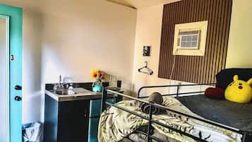 1 chambre, fer et planche à repasser, Wi-Fi gratuit, draps fournis