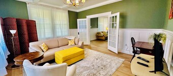 Southern Porch Haven-Pet Friendly-Sleeps 8-Fenced Backyard-Near River & Trails