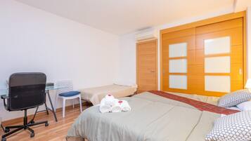 1 dormitorio, tabla de planchar con plancha, wifi gratis y ropa de cama