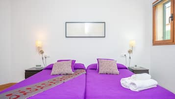 1 slaapkamer, een strijkplank/strijkijzer, gratis wifi, beddengoed