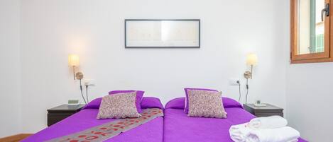 1 slaapkamer, een strijkplank/strijkijzer, gratis wifi, beddengoed