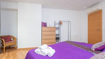 1 slaapkamer, een strijkplank/strijkijzer, gratis wifi, beddengoed