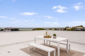 Outdoor dining - The White Nest by Ready Set Stay (San Remo)
