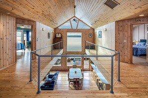 4 bedrooms, iron/ironing board, WiFi, bed sheets - Amazing Waterfront Beach House - 4 bdrms, 4 bathroom, foosball, kayaks and more! (Camano)