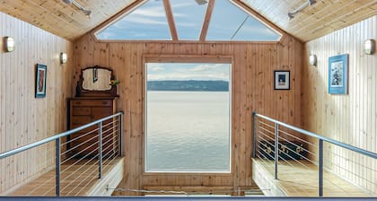 Amazing Waterfront Beach House - 4 bdrms, 4 bathroom, foosball, kayaks and more!