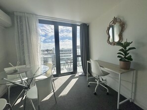 Dining - Chic City Oasis by Stadium & Cathedral (Christchurch)