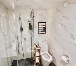 Hair dryer, towels - Chic City Oasis by Stadium & Cathedral (Christchurch)