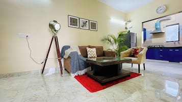 Basic Single Room | Ruang tamu