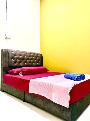 Room | Iron/ironing board, free WiFi - Homestay Selesa KBK Guesthouse (Kuala Terengganu)