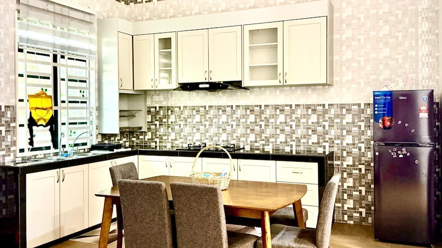 Homestay Selesa KBK Guesthouse