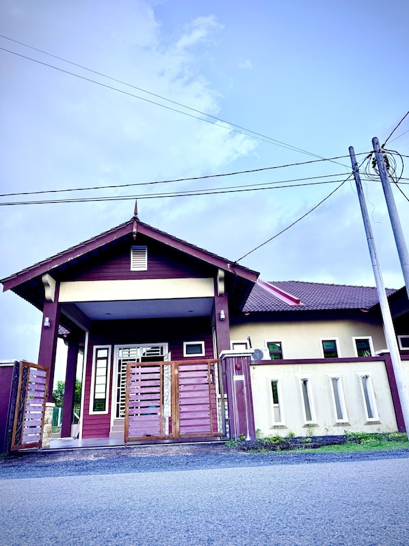 Exterior - Homestay Selesa KBK Guesthouse (Kuala Terengganu)