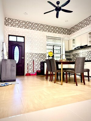 Dining - Homestay Selesa KBK Guesthouse (Kuala Terengganu)