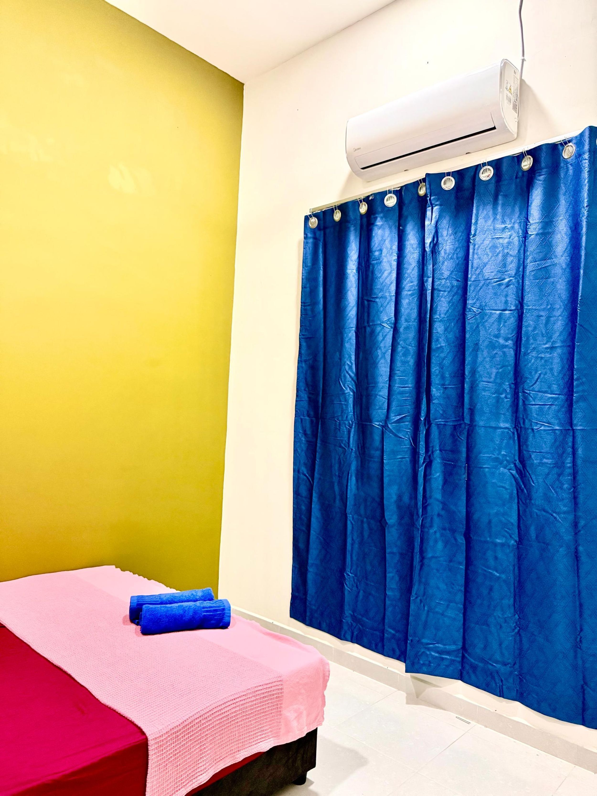 Iron/ironing board, free WiFi