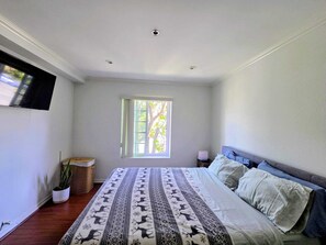 1 habitación, escritorio, tabla de planchar con plancha y wifi gratis 