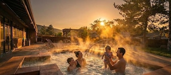 Modern Prospector Loft | Walk to Eats | Free Bus