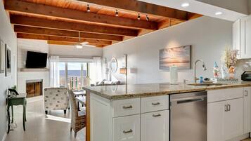 ํ๋
ธ๋ผ๋ฏน ์ฝ๋, ์นจ์ค 2๊ฐ, ๋ฐ๋ค ์ ๋ฉด | ์ ์ฉ ์ฃผ๋ฐฉ