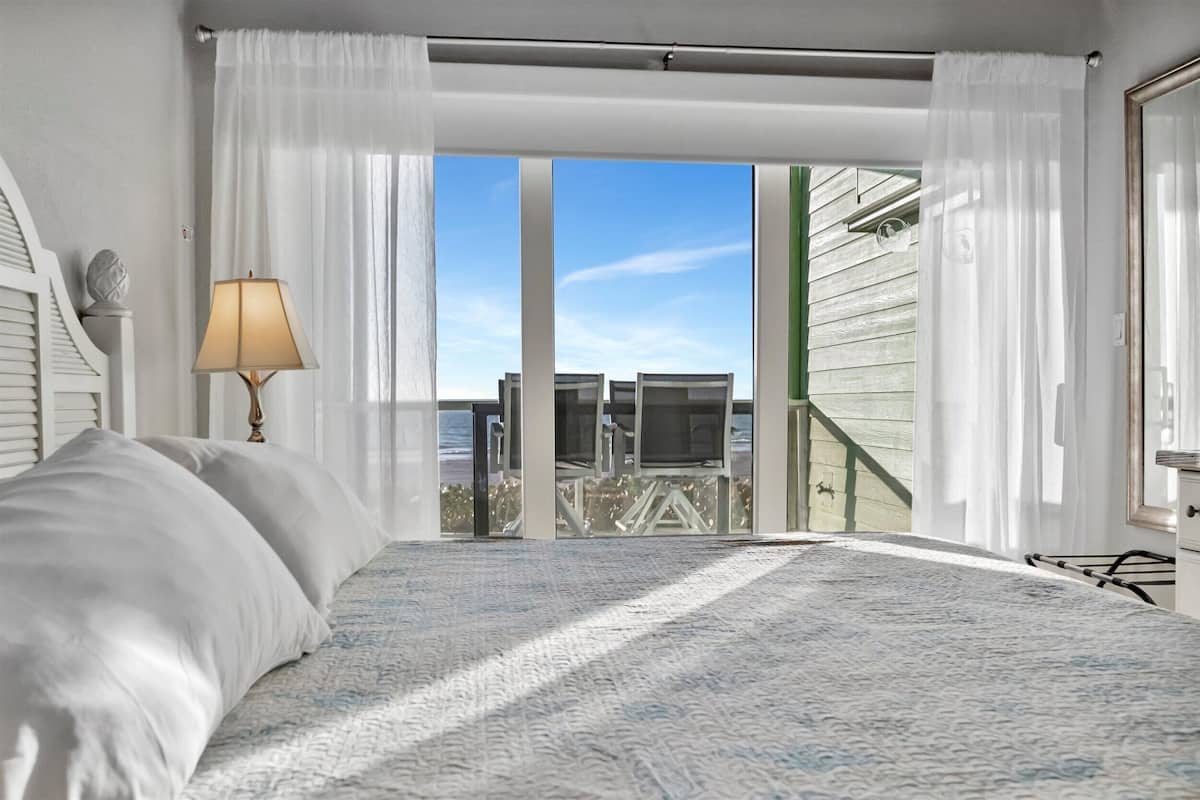 パノラミック コンドミニアム 2 ベッドルーム ビーチフロント | アイロン / アイロン台、WiFi (無料)