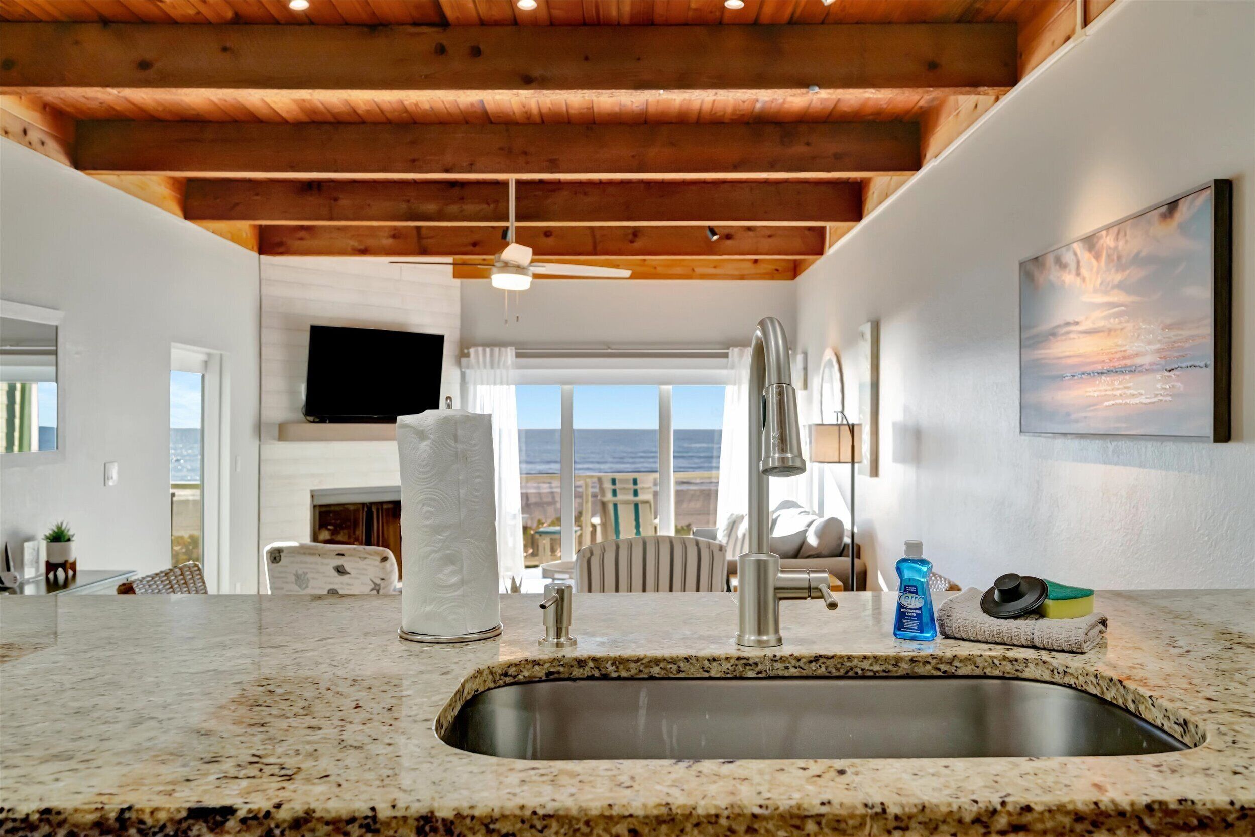 Panoramic Condo, 2 Bedrooms, Beachfront | Interior