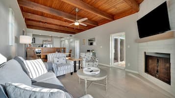 Leilighet – panorama, 2 soverom, ved strandkanten | Oppholdsområde