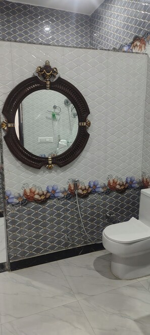 Habitación doble Deluxe, vista al jardín | Baño