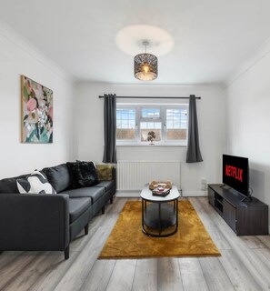 Living area - Cosy Welcome Stay (Slough)