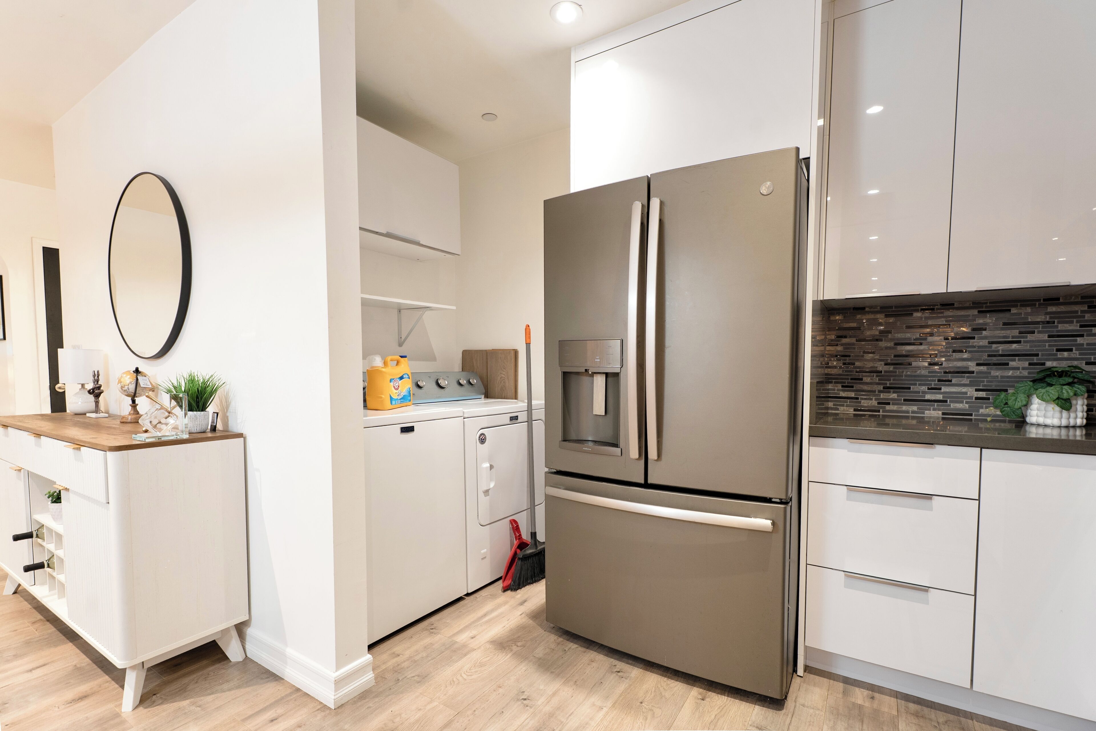 Mikrowelle, Herdplatte, Geschirrspüler