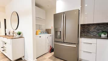 Mikrowelle, Herdplatte, Geschirrspüler