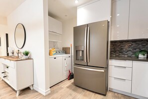 Mikrowelle, Herdplatte, Geschirrspüler