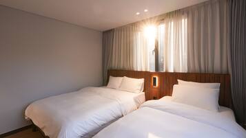 Standard Twin Room, Mountain View | Premium bedding, down comforters, in-room safe, desk