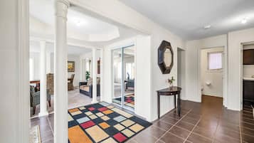 House, 4 Bedrooms, Patio | Interior