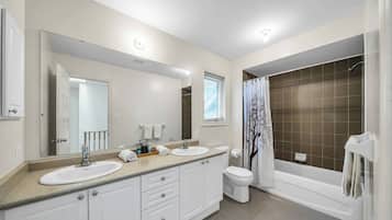 House, 4 Bedrooms, Patio | Bathroom