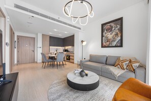 Living area - Modern Apartment with Rooftop Amenities (Dubai)