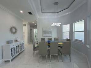 Dining - Modern Naples Oasis  Spacious & Serene (Naples)