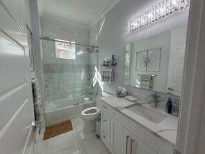 Shower, hair dryer, towels, soap - Modern Naples Oasis  Spacious & Serene (Naples)