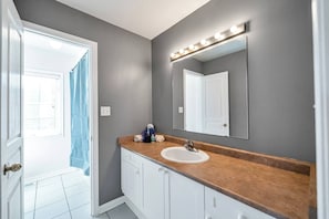 Hus, 4 soverom, terrasse | Bad
