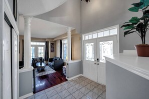 Huis, 4 slaapkamers, terras | Woonkamer