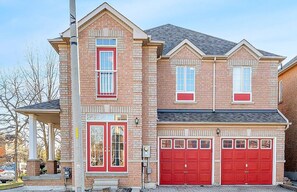 Nhà, 3 phòng ngủ, sân hiên | Ngoại thất