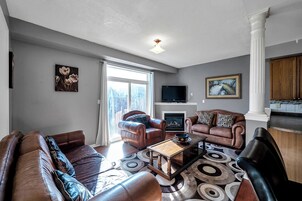 House, 3 Bedrooms, Patio | Living room